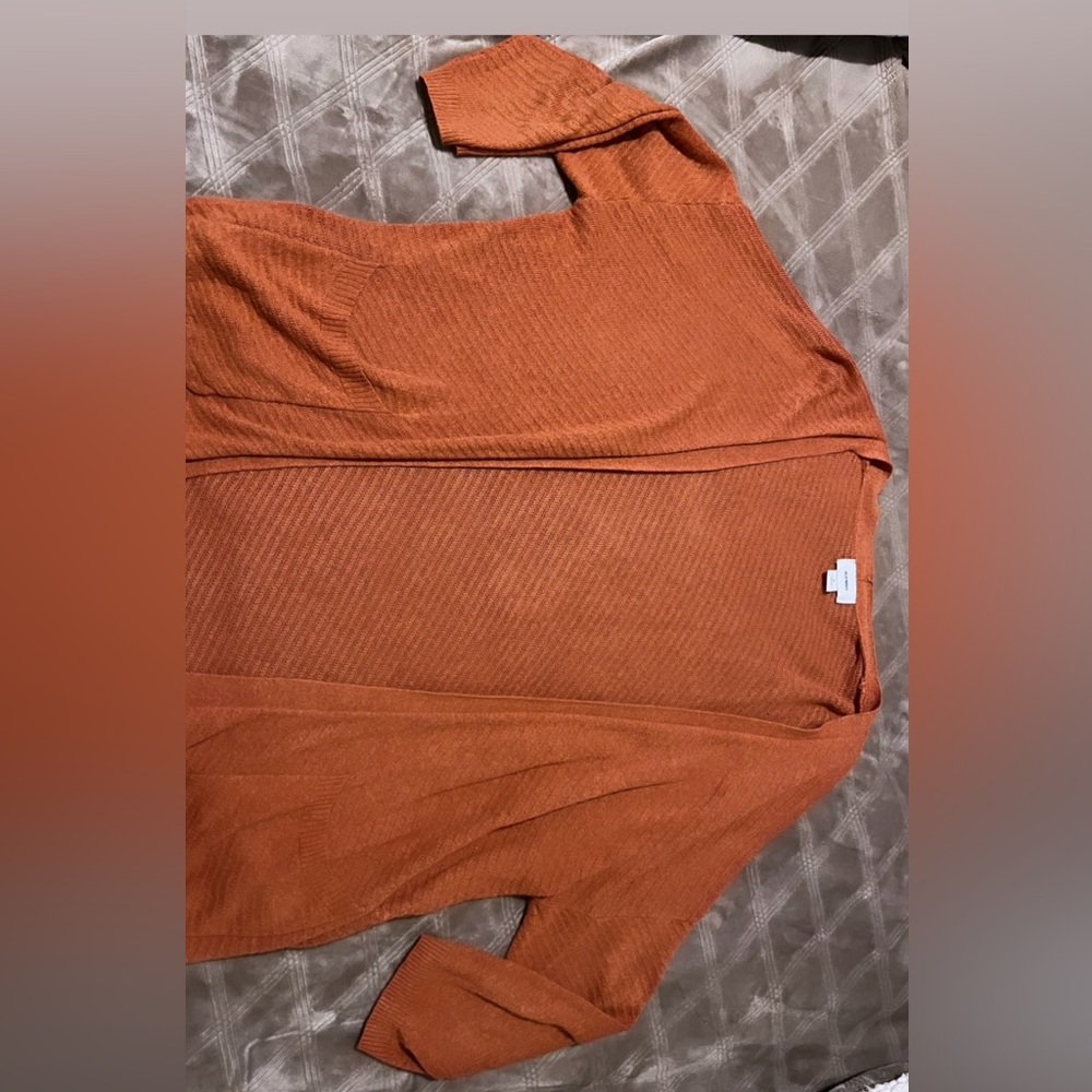 Dark Orange Old-navy cardigan in size M in woman, comfortable and light weight.